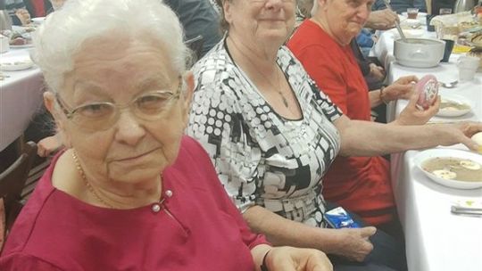 Wielkanocne śniadanie dla osób bezdomnych i samotnych