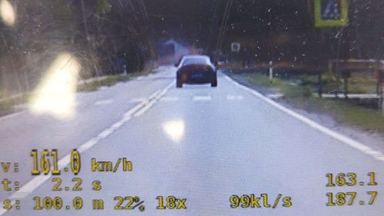 Wielkanocne szaleństwo na drodze. 23-latek jechał 161 km/h w terenie zabudowanym