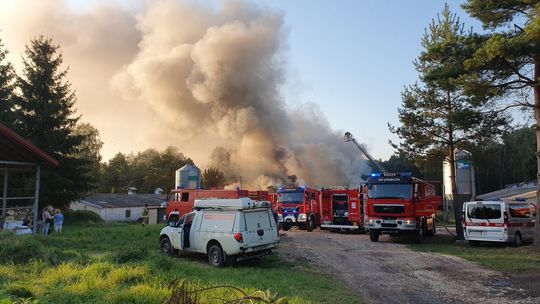Wielki pożar kurnika w miejscowości Ćmińśk. W środku ponad 30 tys. piskląt