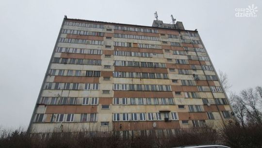 "Wieżowiec grozy" przy Młodej 4 przechodzi pod nadzór Politechniki Świętokrzyskiej