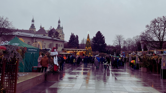 Wigilia dla potrzebujących na Placu Artystów w Kielcach
