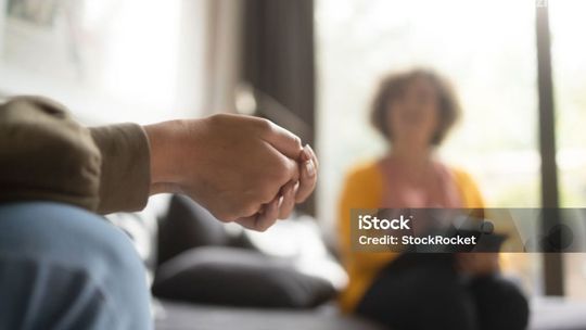 Władze Ostrowca finansują specjalistyczne usługi psychologiczne