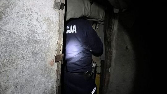 Włamał się do budynku, by uniknąć wychłodzenia