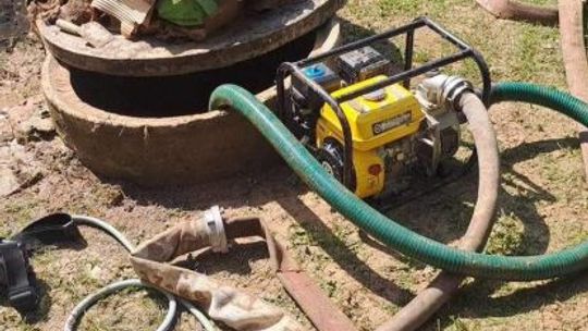 Woda w Ćmielowie pod kontrolą, ale wciąż niezdatna do picia 