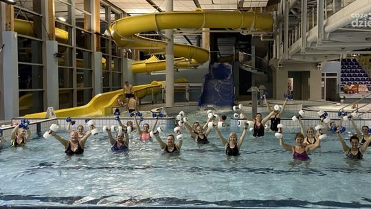 Wodna gimnastyka na ostrowieckiej pływalni