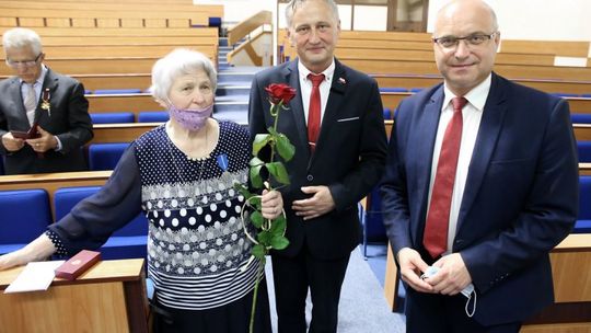 Wojewoda odznaczył zasłużonych dla ojczyzny