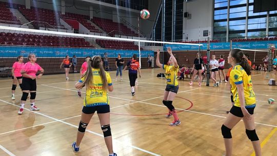 Wojewódzki turniej siatkówki na hali przy Świętokrzyskiej