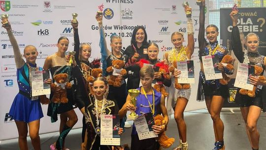 Worek medali dla ostrowieckich zawodników z klubu Black@White 