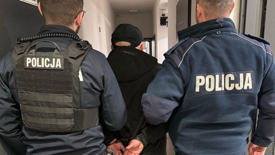 Worki pełne amfetaminy w rękach policjantów