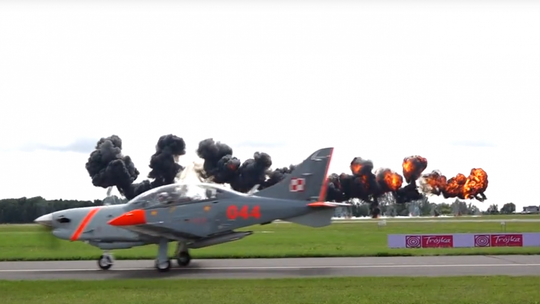 Wybuch kontrolowany na Air Show! [wideo]