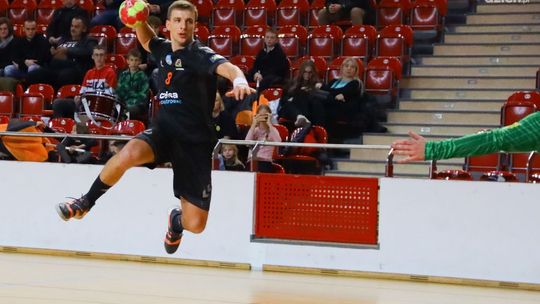 Wygrana wojowników na zakończenie pierwszej rundy