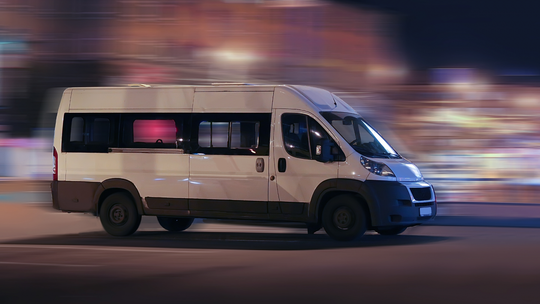 Wyjeżdżasz do pracy za granicę? Wybierz transport busem!