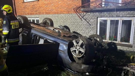 Wyleciał z jezdni i staranował balkon