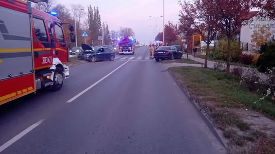 Wypadek na ul. Krakowskiej zakorkował ulicę. Ranni w szpitalu