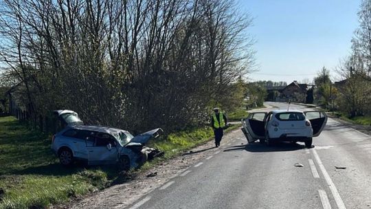 Wypadek w miejscowości Jedle (gm. Łopuszno) – sześć osób trafiło do szpitala