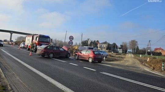 Wypadek w Opatowie. Dwie osoby zostały poszkodowane 