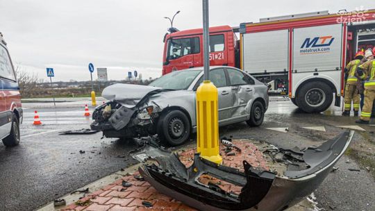 Wypadek w Ostrowcu Świętokrzyskim. Trzy osoby zabrane do szpitala