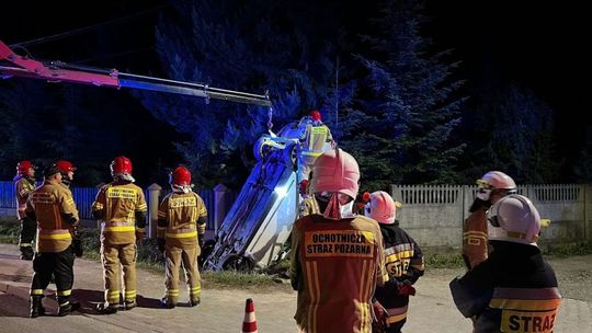 Wypadek z dachowaniem w Jaworzni. 33-letni kierowca w szpitalu.