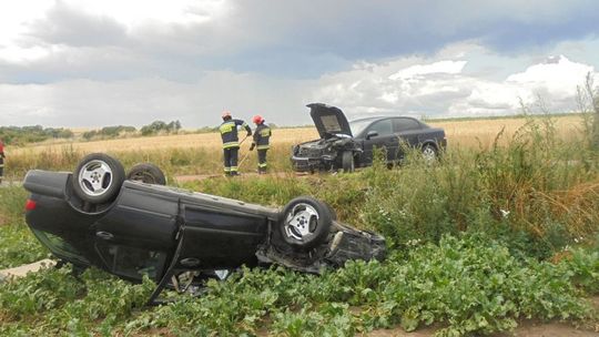 Wypadł z drogi i dachował - wypadek w Buszkowicach