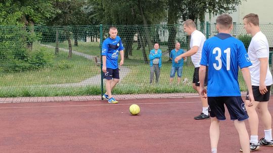 Wyrównana grupa z happy endem dla Absolutusa