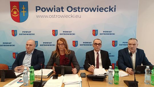 Wyrównane dochody i wydatki w powiecie ostrowieckim  