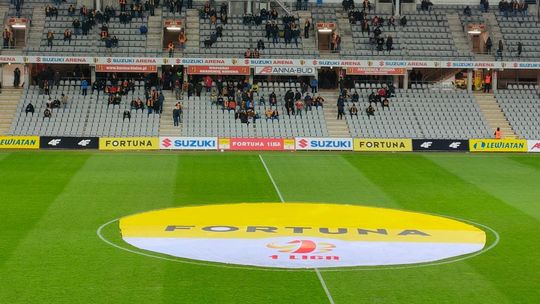 Wyścig Korony, Arki i Widzewa trwa. W Opolu obowiązkowe trzy punkty.