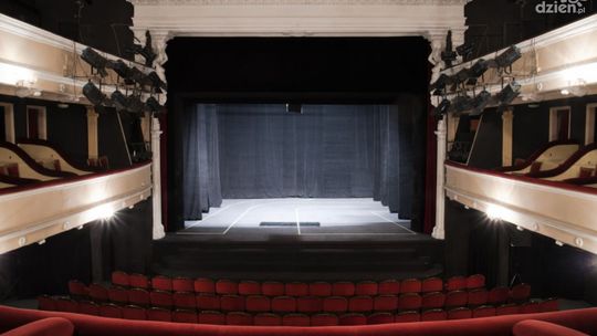 Wystawa i spacer po zakamarkach Teatru