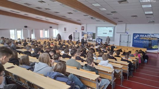 XIV Świętokrzyski Dzień Bezpiecznego Internetu. Nauka o cyberbezpieczeństwie, prawach w sieci i wyzwaniach AI