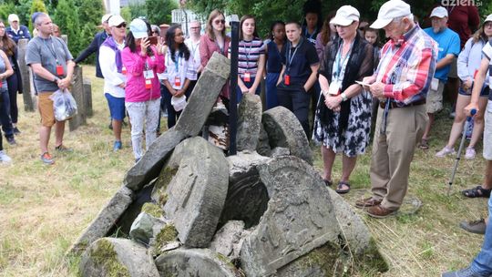 Z Amerykanami śladami żydowskiej historii Starachowic