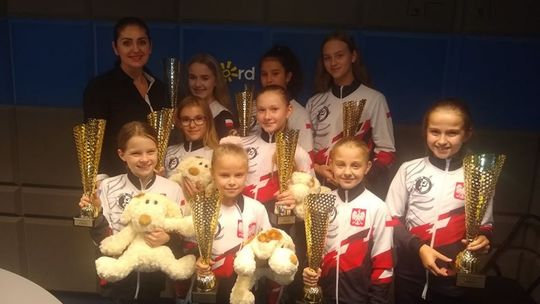 Z Cegłowa z trzynastoma medalami 