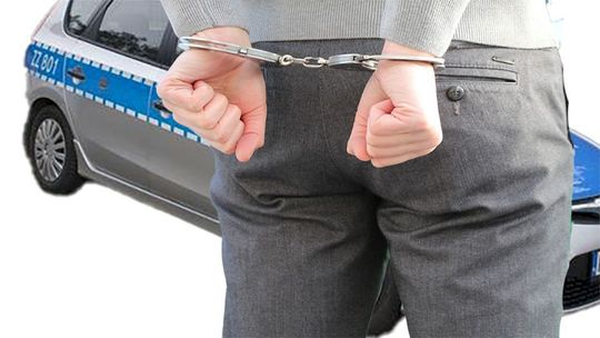 Z siekierą na policjantów