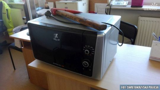 Z siekierą po mikrofalówkę