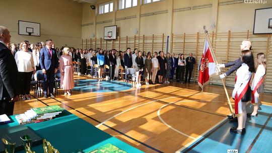 „Za dni parę weźmiesz plecak swój i gitarę”… ale najpierw matura