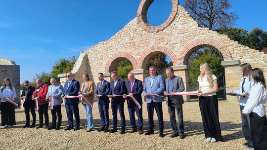 Zabytkowe ruiny staszicowskiej walcowni powoli stają się muzeum