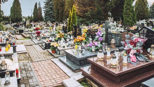 Zadbajmy o swoje bezpieczeństwo także w okolicach nekropolii