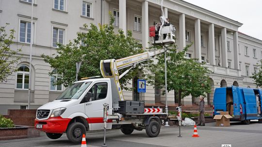 Zakończyła się modernizacja oświetlenia na Placu Konstytucji w Kielcach
