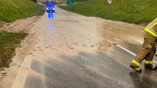 Zalane ulice, oberwane skarpy