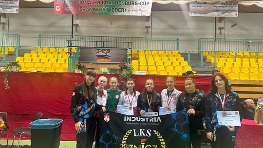 Zapaśniczki z Chęcin z medalami dla Polski