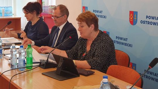 Zarząd powiatu ostrowieckiego z pozytywną oceną ubiegłorocznej pracy