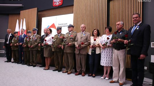 Zasłużeni mieszkańcy województwa świętokrzyskiego otrzymali państwowe odznaczenia