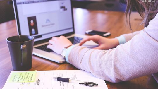 Zatrudnienie wspomagane tematem spotkania on-line dla przedsiębiorców