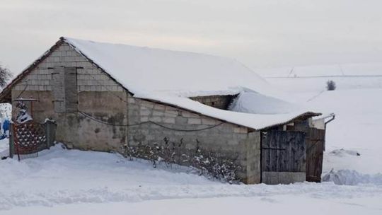 Zawalił się dach budynku gospodarczego