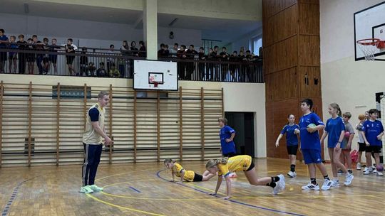 Zawodnicy Industrii Kielce poprowadzili lekcję WF w szkole podstawowej