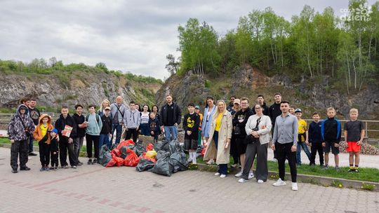 Zawodnicy Industrii wysprzątali Kadzielnię z okazji Dnia Ziemi