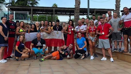 Zawodnicy ostrowieckiego Black & White z medalami Mistrzostw Świata