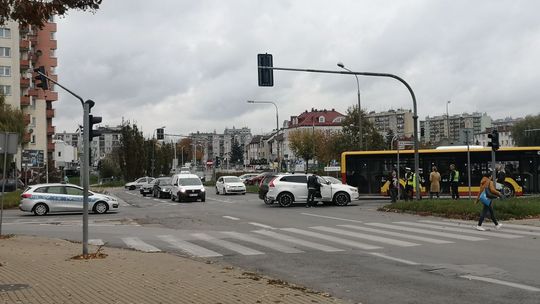 Zderzenie aut na skrzyżowaniu Grunwaldzka-Jagiellońska w Kielcach
