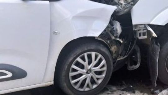 Zderzenie busa z samochodem osobowym, siedem osób rannych