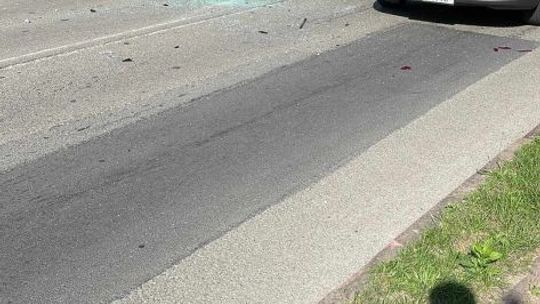 Zderzenie dwóch pojazdów. DW757 całkowicie zablokowana