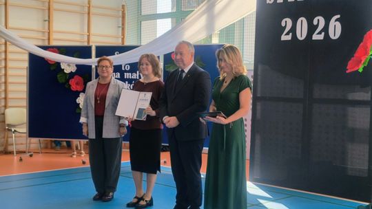 Zdolna młodzież otrzymała stypendia sfinansowane przez gminę Ostrowiec