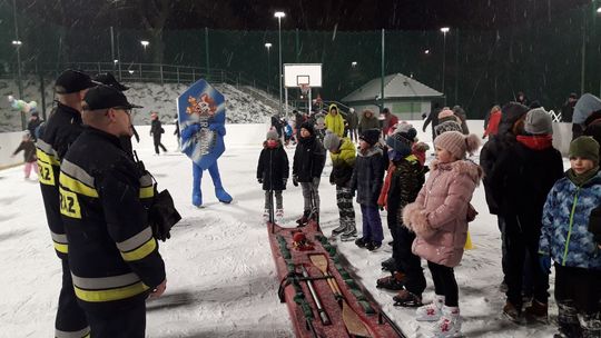 Ze strażakami o bezpieczeństwie na lodowisku